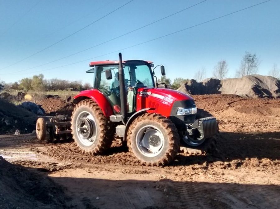 Tractor con rastra
