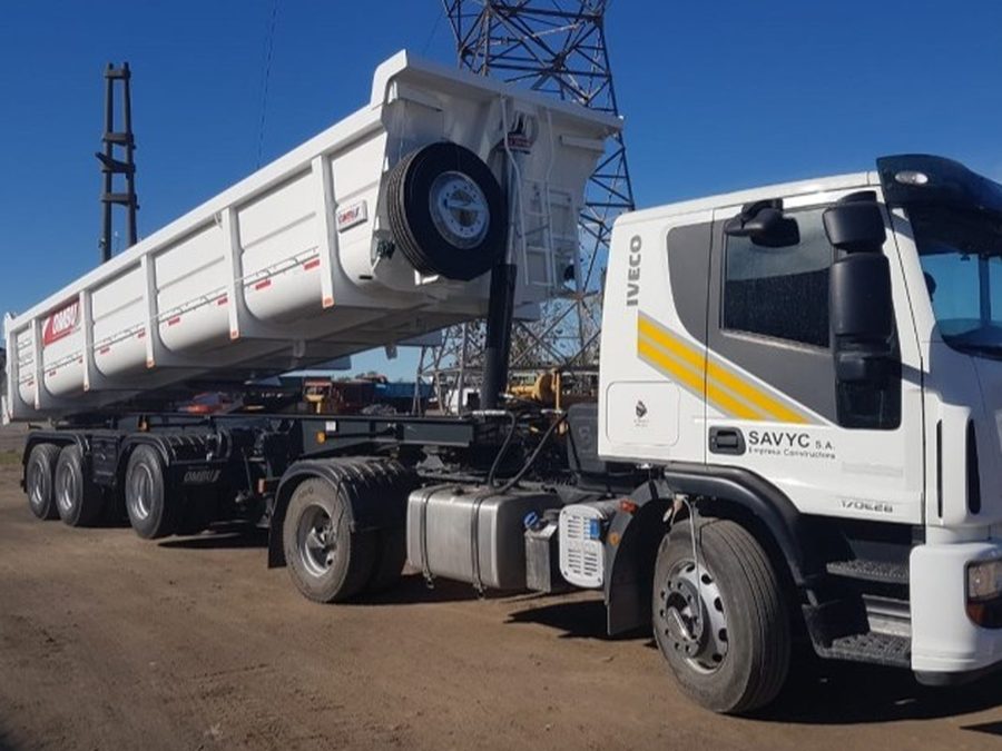Unidad tractora con batea y carreton